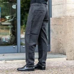 Universal Works Hosen><noscript><img width=