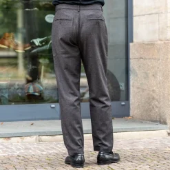 Universal Works Hosen><noscript><img width=