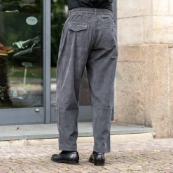 Universal Works Hosen><noscript><img width=