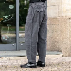 Universal Works Hosen><noscript><img width=