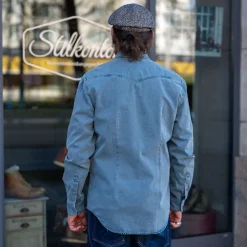 Blaumann Hemden></noscript>Schmales Hemd überfärbt blau